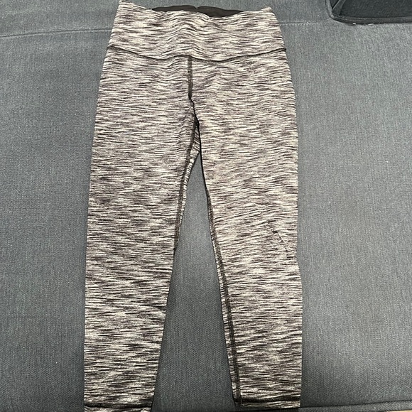 VS Zebra Print Capri Leggings - Picture 1 of 5
